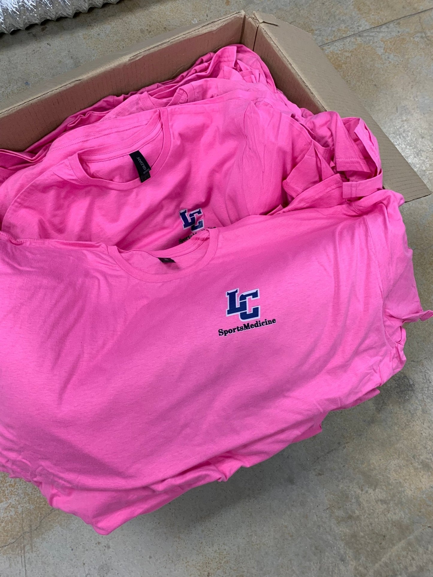 Custom Logo T-Shirts – 100% Cotton Gildan Softstyle Show Off Your Threads