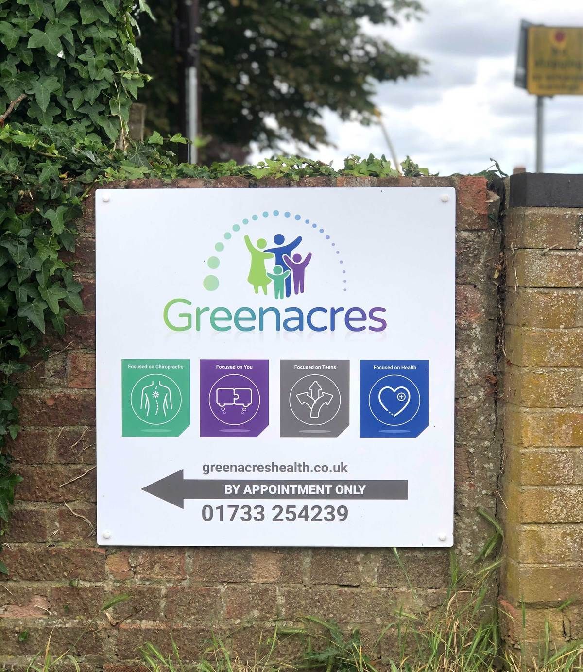 Custom Wayfinding, Directional, and Informational Plastic Signs – High-Quality Custom Logo Printed Signs for Navigation and Information sign Show Off Your Threads